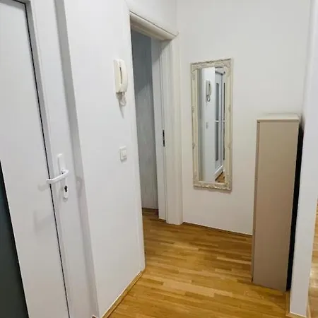 Apartment In Old Town 2 *